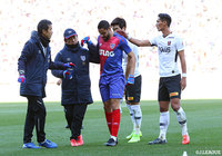 負傷したディエゴ オリヴェイラ(FC東京)は42分に無念の途中交代となった【明治安田J1 第33節 FC東京vs浦和】