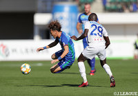 後半2分、アラーノに2枚目のイエローカードが提示され、甲府はほぼ45分を10人で戦うことに【J1参入プレーオフ 1回戦 徳島vs甲府】