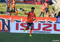 津田 知宏がPKを右隅に決め、長野が先制点を挙げる【明治安田J3 第33節 相模原vs長野】
