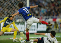 途中出場の遠藤 渓太がドリブルで持ち上がると鋭い切り返しから左足を振り抜く！これが決まり一人少ない横浜FMが試合を決定づける3点目を獲得する【明治安田Ｊ１ 第34節 横浜FMvsFC東京】