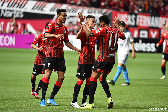 ルーカス フェルナンデス（#7）が強烈なボレーをネットに叩き込み、札幌が1点差に詰め寄る【明治安田Ｊ１ 第34節 札幌vs川崎Ｆ】