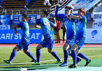 貴重な先制点を挙げた河田 篤秀(徳島)とチームメイトが喜びを爆発させる【J1参入プレーオフ 2回戦 徳島vs山形】