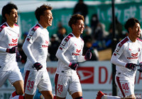 C大23がCKのチャンスを得ると、舩木のクロスに中島 元彦がヘディングであわせ、開始3分で先制に成功する【明治安田J3 第34節 八戸vsC大23】