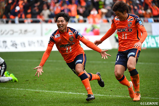 有永のクロスを津田が後ろに流すと、後方から飛び込んだ大城 佑斗が流し込み長野が土壇場でリードを奪う【明治安田Ｊ３ 第34節 長野vs熊本】