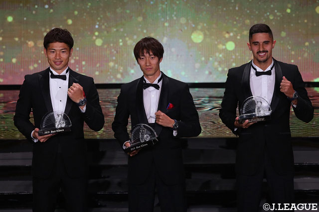 ベストイレブンのDF部門に選出された森重 真人（FC東京/左から）、室屋 成（FC東京）、チアゴ マルチンス（横浜FM）【２０１９Ｊリーグアウォーズ】