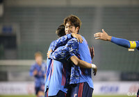 後半25分のCKから井手口が鋭いクロスを供給。これに三浦 弦太(G大阪)が頭で合わせて、日本が追加点を獲得!【EAFF E-1 サッカー選手権2019 中国vs日本】