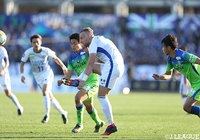 終盤、猛攻を仕掛ける徳島はヨルディ バイスを前線に上げてパワープレーに打って出る【J1参入プレーオフ 決定戦 湘南vs徳島】