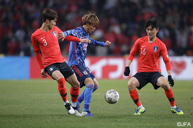 韓国のプレスをかいくぐる森島 司（広島）。後半に放ったミドルシュートは惜しくも枠をとらえることはできず【EAFF E-1 サッカー選手権2019 韓国vs日本】