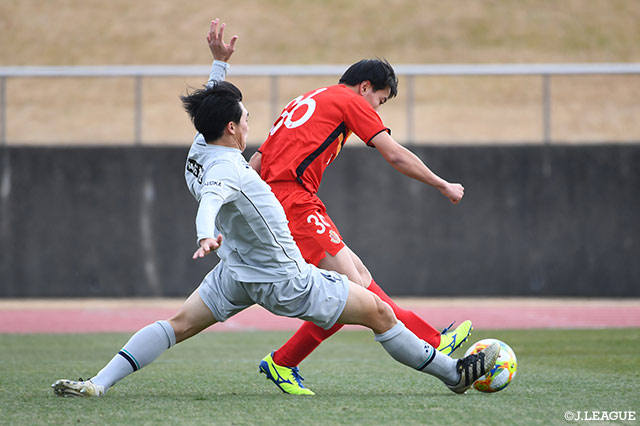 真鍋 隼虎のゴールで名古屋Ｕ－１８が前半立ち上がりに先制点を奪う【JINYC GS 第2節 名古屋Ｕ－１８vs福岡Ｕ－１８】