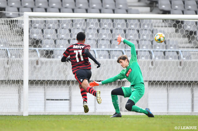 ウィヴェルソンのゴールが決まり、ＣＲフラメンゴがリードを奪う【JINYC GS 第2節 ＣＲフラメンゴvsＢＫヘッケン】