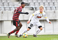 ジョアン ペドロ(CRフラメンゴ)が鋭いドリブルで突破を図る!【JINYC GS 第2節 CRフラメンゴvsBKヘッケン】