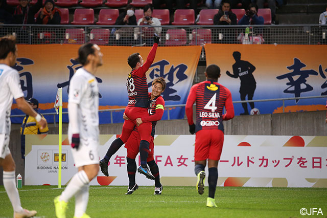 前半4分、裏に流れたボールにセルジーニョ（鹿島/#18）が反応。PA右から右足でシュートを流し込んで先制に成功する【天皇杯 準決勝 鹿島vs長崎】