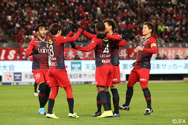 前半23分、左サイドの敵陣中央からのFKをキッカーのレオ シルバが浮き球を供給。これが長崎のオウンゴールを誘発し、鹿島がリードを2点に広げる【天皇杯 準決勝 鹿島vs長崎】