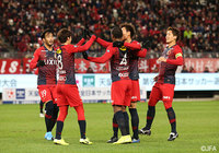 前半23分、左サイドの敵陣中央からのFKをキッカーのレオ シルバが浮き球を供給。これが長崎のオウンゴールを誘発し、鹿島がリードを2点に広げる【天皇杯 準決勝 鹿島vs長崎】