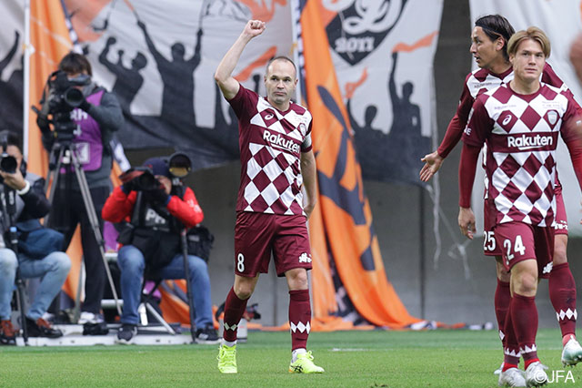 前半13分、アンドレス イニエスタ（神戸）がPA手前の右から迷わず左足を振り抜く！精度の高いシュートはGKのニアサイドを抜いてネットを揺らす【天皇杯 準決勝 神戸vs清水】