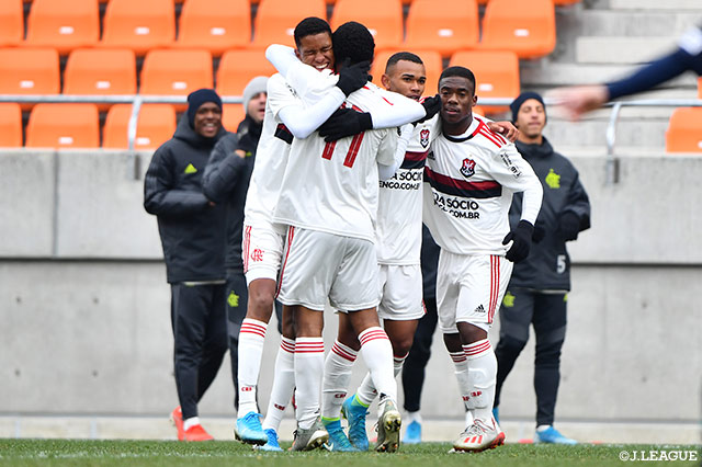 中央でパスを受けたハイアン ルカが落ち着いて流し込み、ＣＲフラメンゴが同点に追いつく！【JINYC 順位決定戦 3位・4位決定戦 福岡Ｕ－１８vsＣＲフラメンゴ】