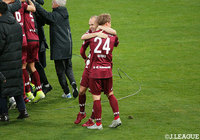 今シーズン、左サイドでコンビネーションを築いてきたアンドレス イニエスタと酒井 高徳が喜びを爆発させる！【天皇杯 決勝 神戸vs鹿島】