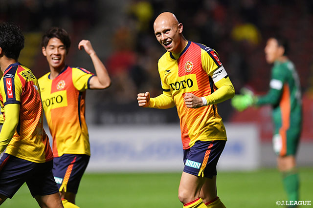 【明治安田Ｊ２ 第33節 北九州vs愛媛】