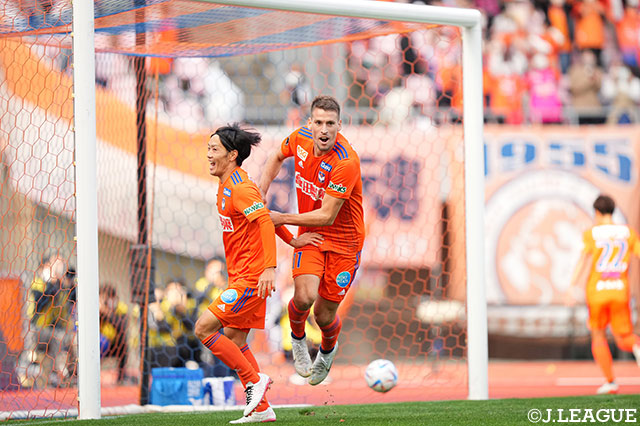 【明治安田Ｊ２ 第40節 新潟vs仙台】