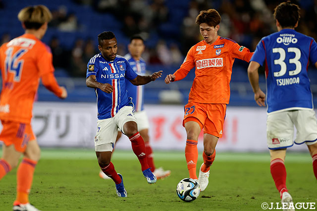 【明治安田Ｊ１ 第33節 横浜FMvs新潟】