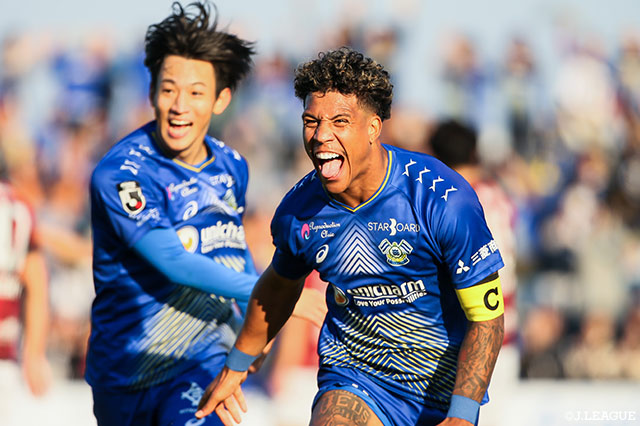 【明治安田Ｊ２ 第37節 今治vs札幌】