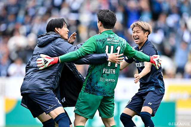 【明治安田Ｊ１百年構想リーグ 地域リーグラウンド WESTグループ 第13節 福岡vs広島】