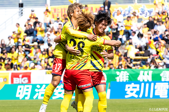 【明治安田Ｊ２・Ｊ３百年構想リーグ 地域リーグラウンド WEST-Bグループ 第15節 北九州vs熊本】