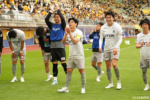 【明治安田Ｊ２・Ｊ３百年構想リーグ 地域リーグラウンド EAST-Aグループ 第14節 仙台vs秋田】