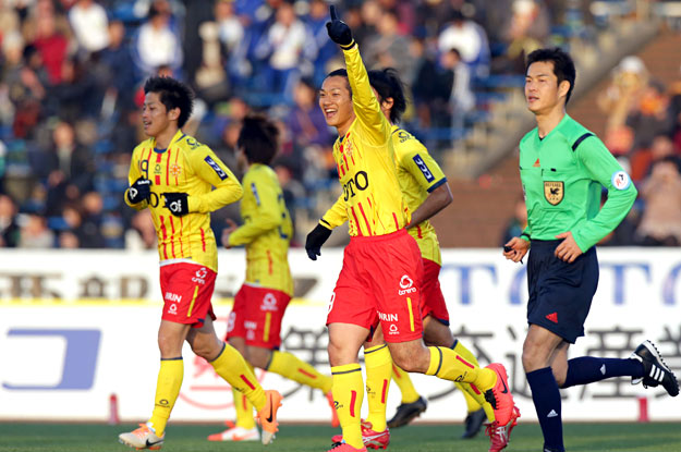 “兄弟対決”制した北九州が今季初勝利