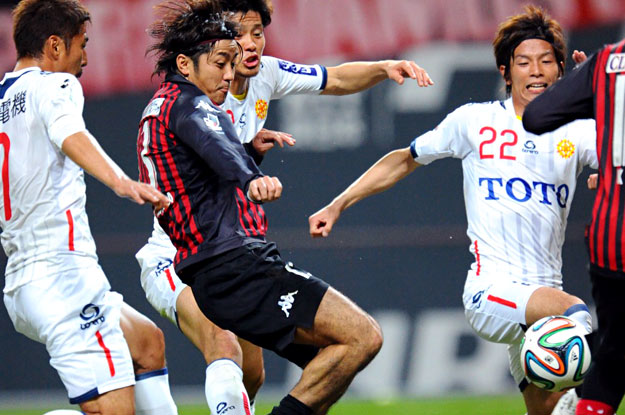 札幌、ホーム初勝利