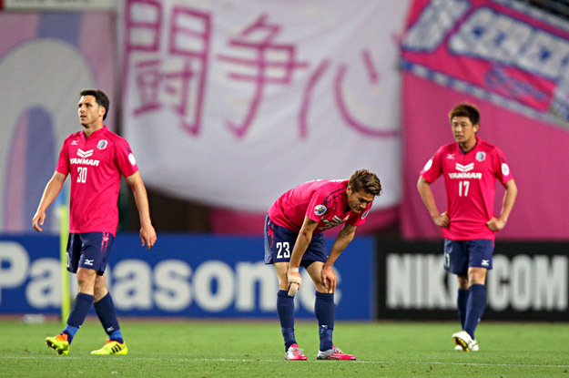 【ＡＣＬ】痛恨の５失点、肩を落とす選手達（７／４１）