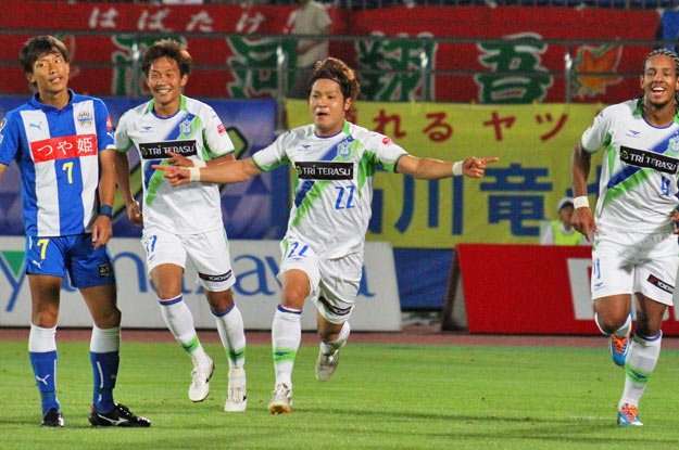 湘南、後半に3得点で逆転勝利