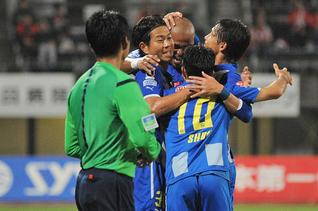 前半のゴールラッシュで山形が快勝