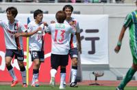 磐田4発完勝で、首位湘南を追走