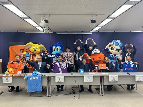 ゼロカーボン推進へ連携を宣言した県内プロスポーツクラブの代表者達