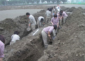 配管用に掘削