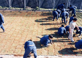 すべて自分たちの手で