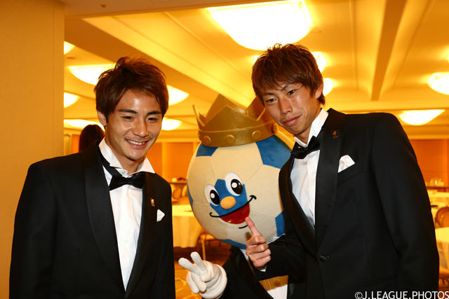 Ｇ大阪の米倉 恒貴選手（左）と東口 順昭選手と（右）（2015年12月21日 Ｊリーグアウォーズ）