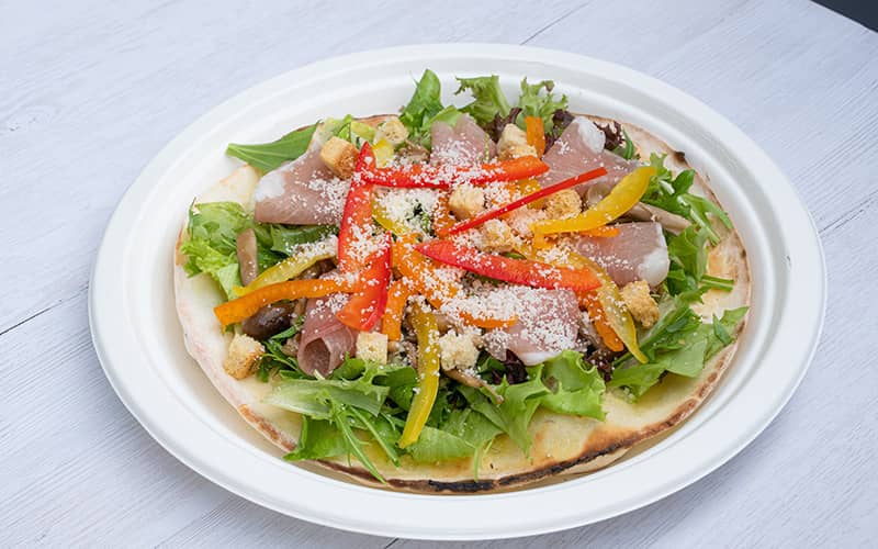 ジュビロ飯（磐田野菜のサラダピザ）