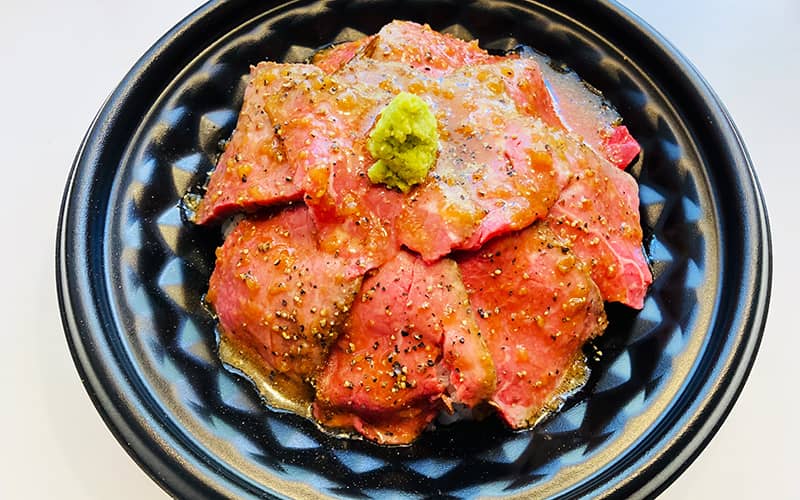 肉山の牛赤身ローストビーフ丼