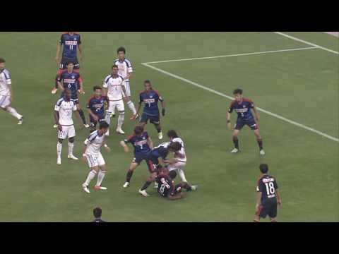 仲川 輝人（横浜FM）ゴール前の混戦 キープしシュートを放つ【ゴール動画：GS 第6節 新潟vs横浜FM】