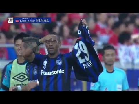 アデミウソン（Ｇ大阪）が自陣でボールを受けてドリブルで独走し最後は冷静に流し込んで先制点を奪取！【ゴール動画：決勝 Ｇ大阪vs浦和】