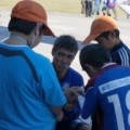[ 甲府：試合前日の様子 ]　今週の練習後、盛田剛平にサインをもらう甲府ファンの子供たちだが、昨年の柏...