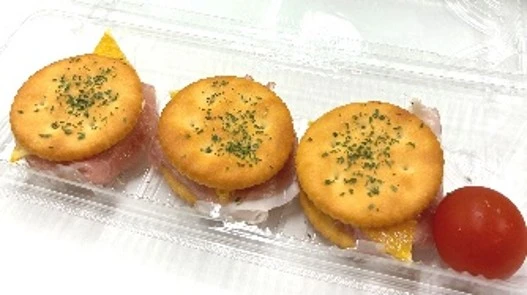 ルヴァンコラボ生ハム入りクリームチーズサンドクラッカー