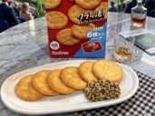 ベーコンソーセージに！ルヴァンクラッカー