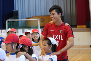 2015新人研修小学校訪問 鈴木選手
