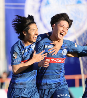 試合後に喜び合う選手たち